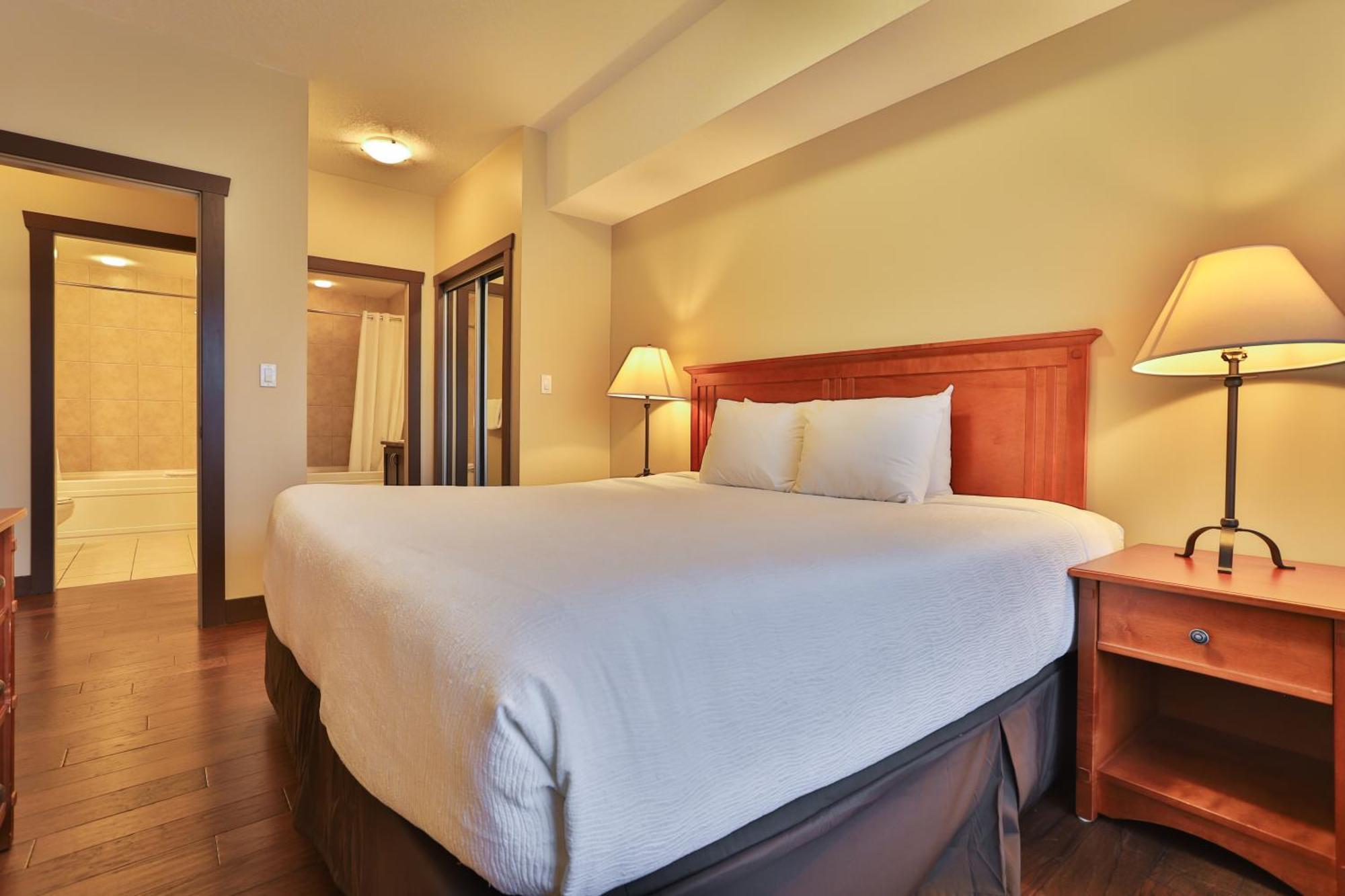 Silver Rock By Stayin Fernie Room photo